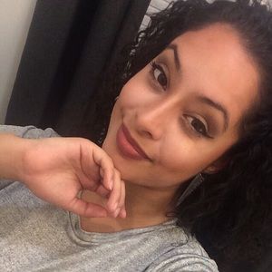 Meet your Posher, Valeria