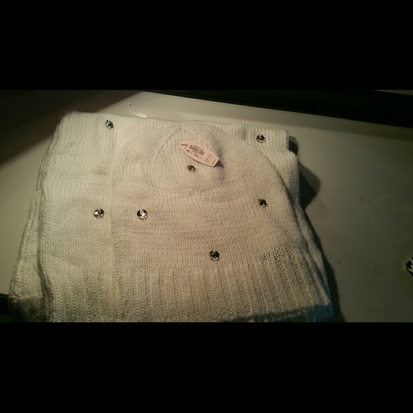Victoria secret scarf and hat