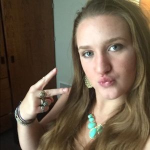 Meet your Posher, Mackenzie