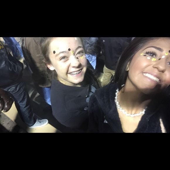 Meet your Posher, J'leigh - Picture 1 of 1