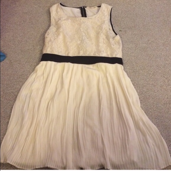 Super cute white dress 👗