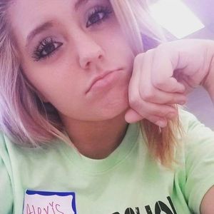 Meet your Posher, Alexis