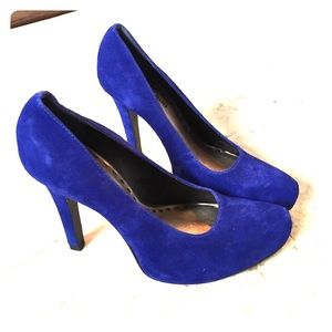 Gianni Bini. Blue heels