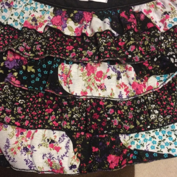 Charlotte Russe floral skirt with Ruffles! - Picture 2 of 2