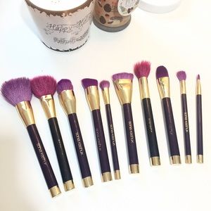 Set of Sonia Kashuk makeup brushes!