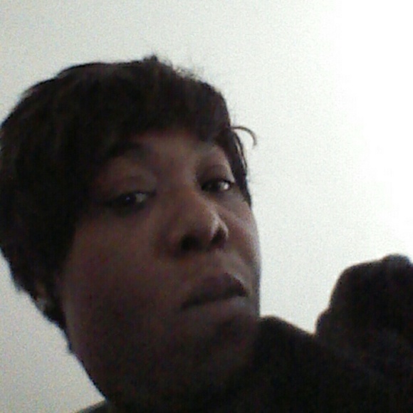 Meet your Posher, Iris - Picture 1 of 1