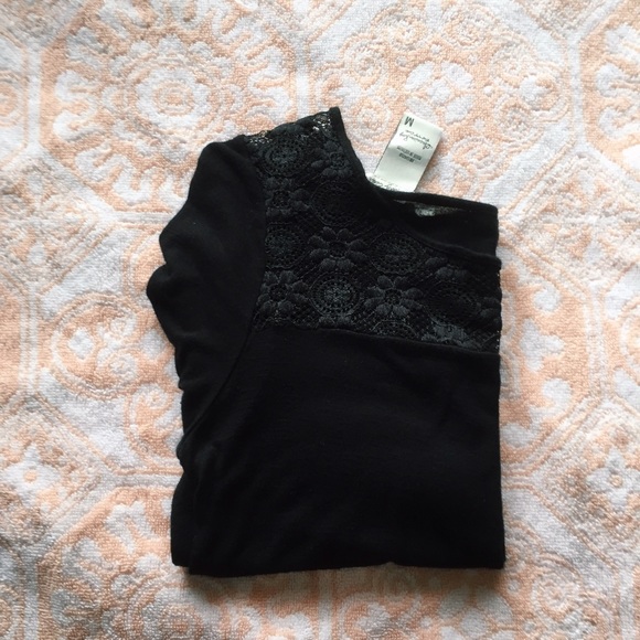 Black 3/4 sleeve top