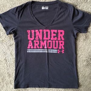 Under armor printed v-neck tee size medium