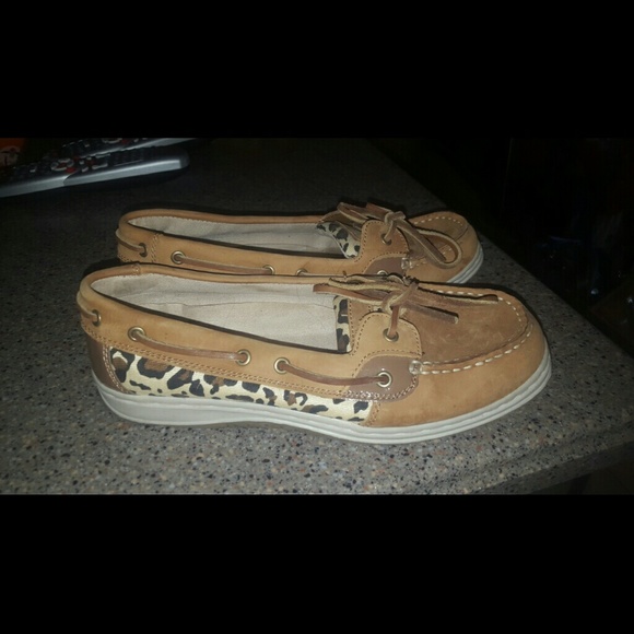 Bealls slip on cheetah loafer