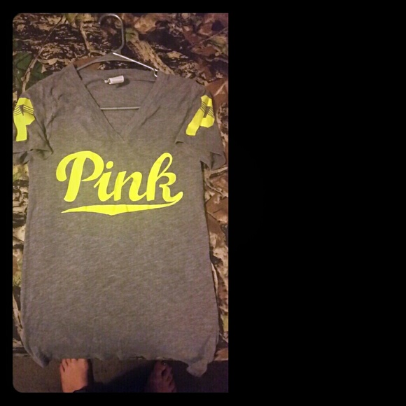 VS PINK V neck