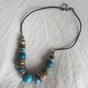 Amazing turquoise and gold beaded necklace 💋
