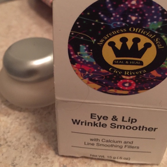 Eye & lip wrinkle smoother