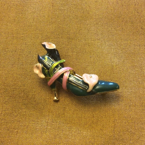 Calling all shoe lovers - adorable pin