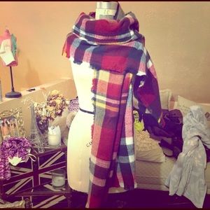 Plaid scarf perfect for the chilly winter ☃❄️