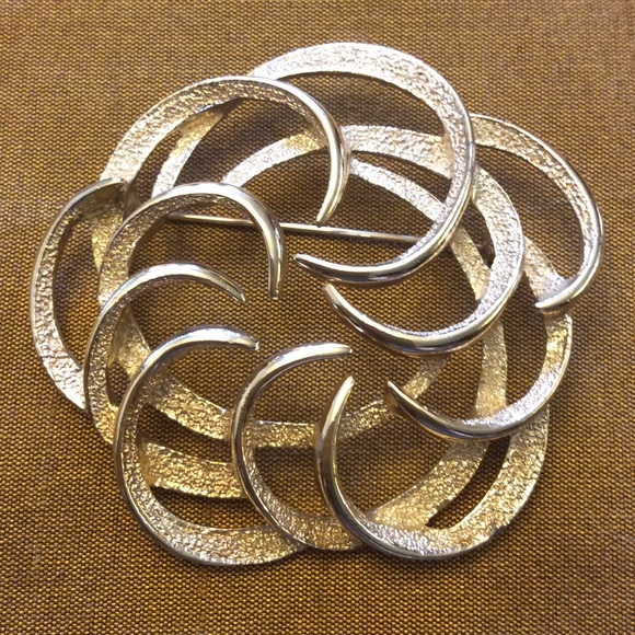 Avon Gold Swirl Pin