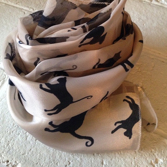 NWOT Silky Cat Scarf