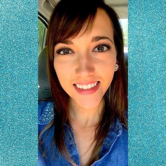 Meet your Posher, Kayla - Picture 3 of 4