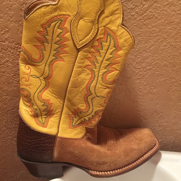Justin cowgirl boots.