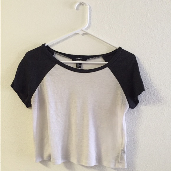 🚫SOLD ---Crop top tee