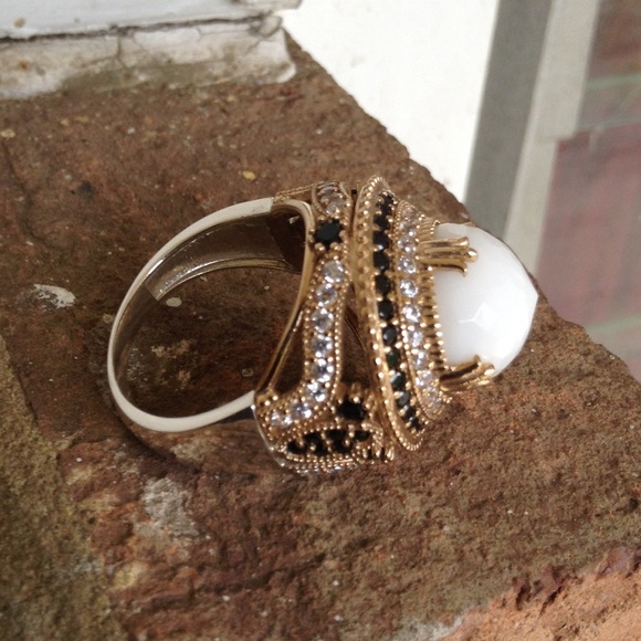 NATURAL OPAL WHITE TOPAZ RING - Picture 2 of 4