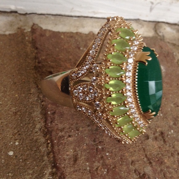 OVAL EMERALD WHITE TOPAZ RING - Picture 2 of 4