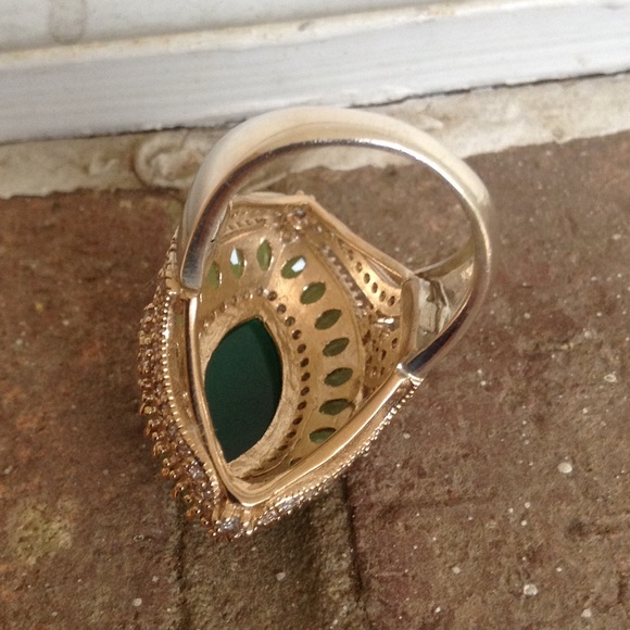 OVAL EMERALD WHITE TOPAZ RING - Picture 4 of 4