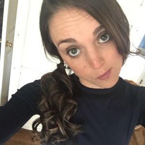 Meet your Posher, Caitlin