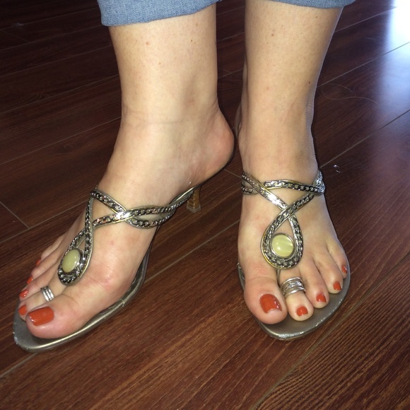 Carlos Santana leather kitten heels