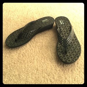 😊Clark Thong Sandals😊