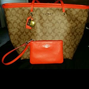 COACH Khaki Leather taxi tote w/ matching wristlet