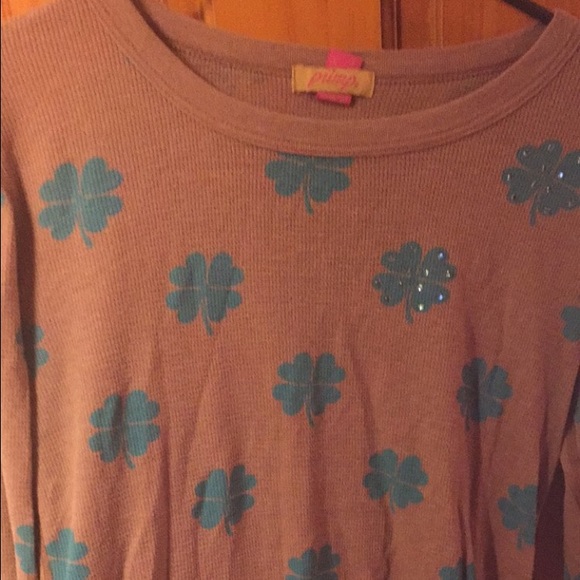 Tan thermal with clovers