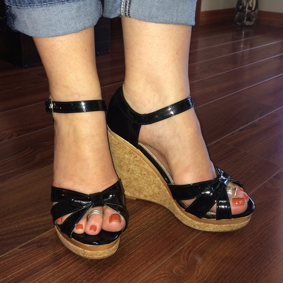 White House black market wedge