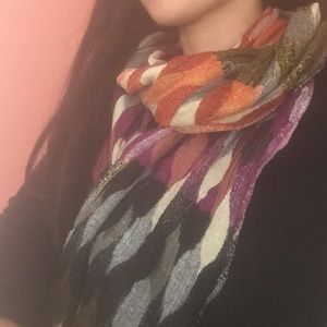 Tolani scarf worn by Jessica Alba