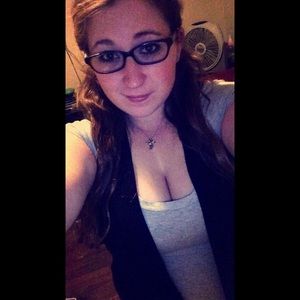 Meet your Posher, Casandra