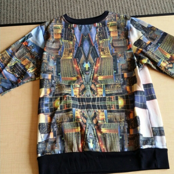 Sweatshirt - Picture 2 of 3