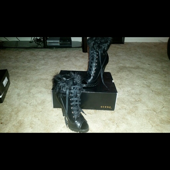Boots with the fur