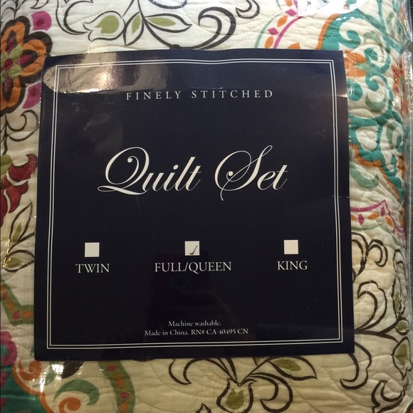 Other - Full/Queen sized Floral Quilt BRAND NEW*