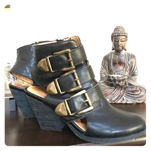 Amazing Jeffrey Campbell booties