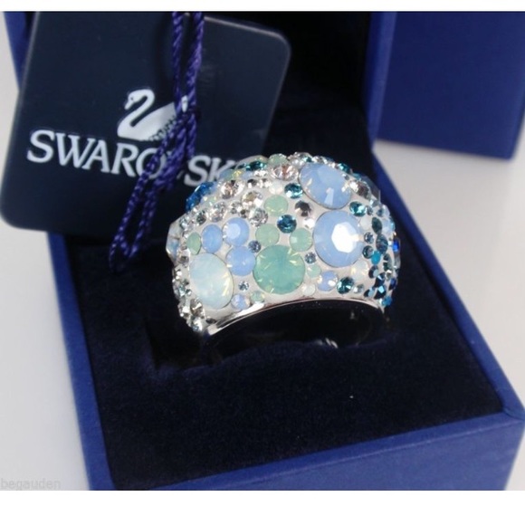 Swarovski Jewelry - 💎ⓢⓦⓐⓡⓞⓥⓢⓚⓘ💎 Chic Multi 💙 Ring