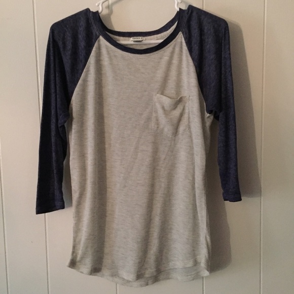 🔺SOLD🔻 Size M F21 Baseball Tee.
