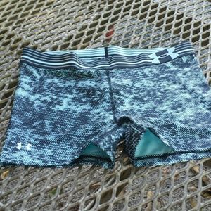Under Armour  fitted  shorts size M