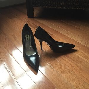 Dollhouse black pumps