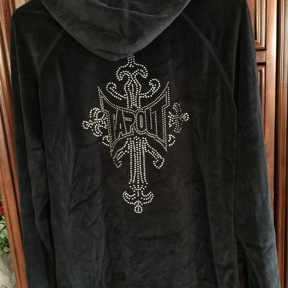 Sweatshirt.