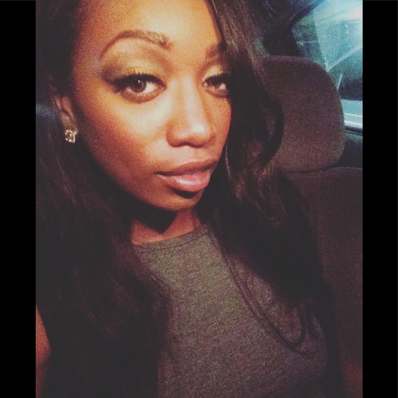 Meet your Posher, Lia! - Picture 4 of 5