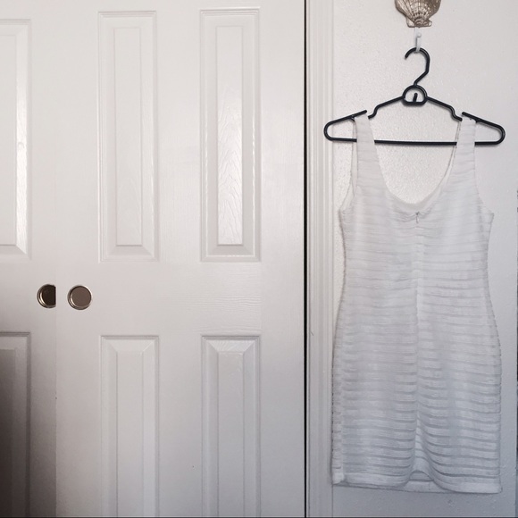 Forever 21 white body-con dress! MEDIUM