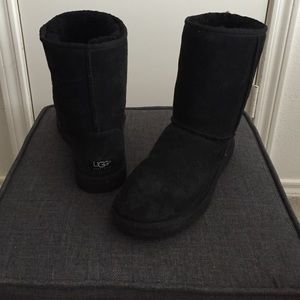 Black, Classic Short, size 8 UGG Australia Boots.