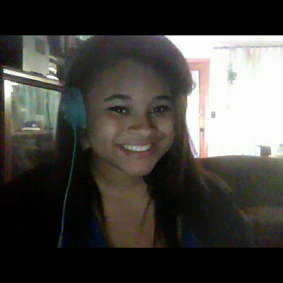 Meet your Posher, Kira