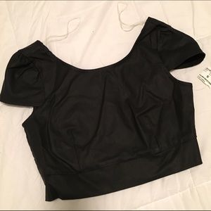 Black short zipper crop top
