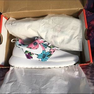 White Aloha Roshe Run