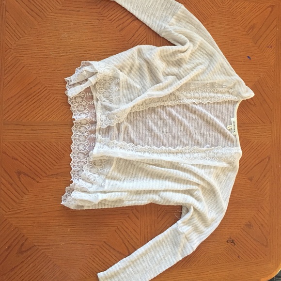 White lace elegant cardigan🌬😊